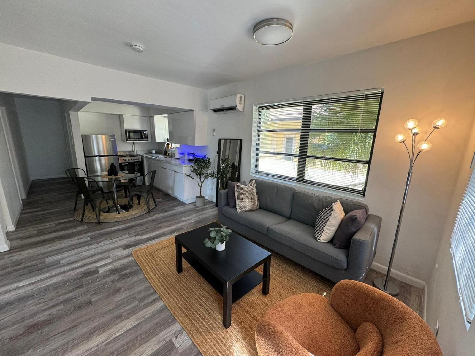 Fully Equipped Apartments With Parking Near Cocowalk Miami Buitenkant foto