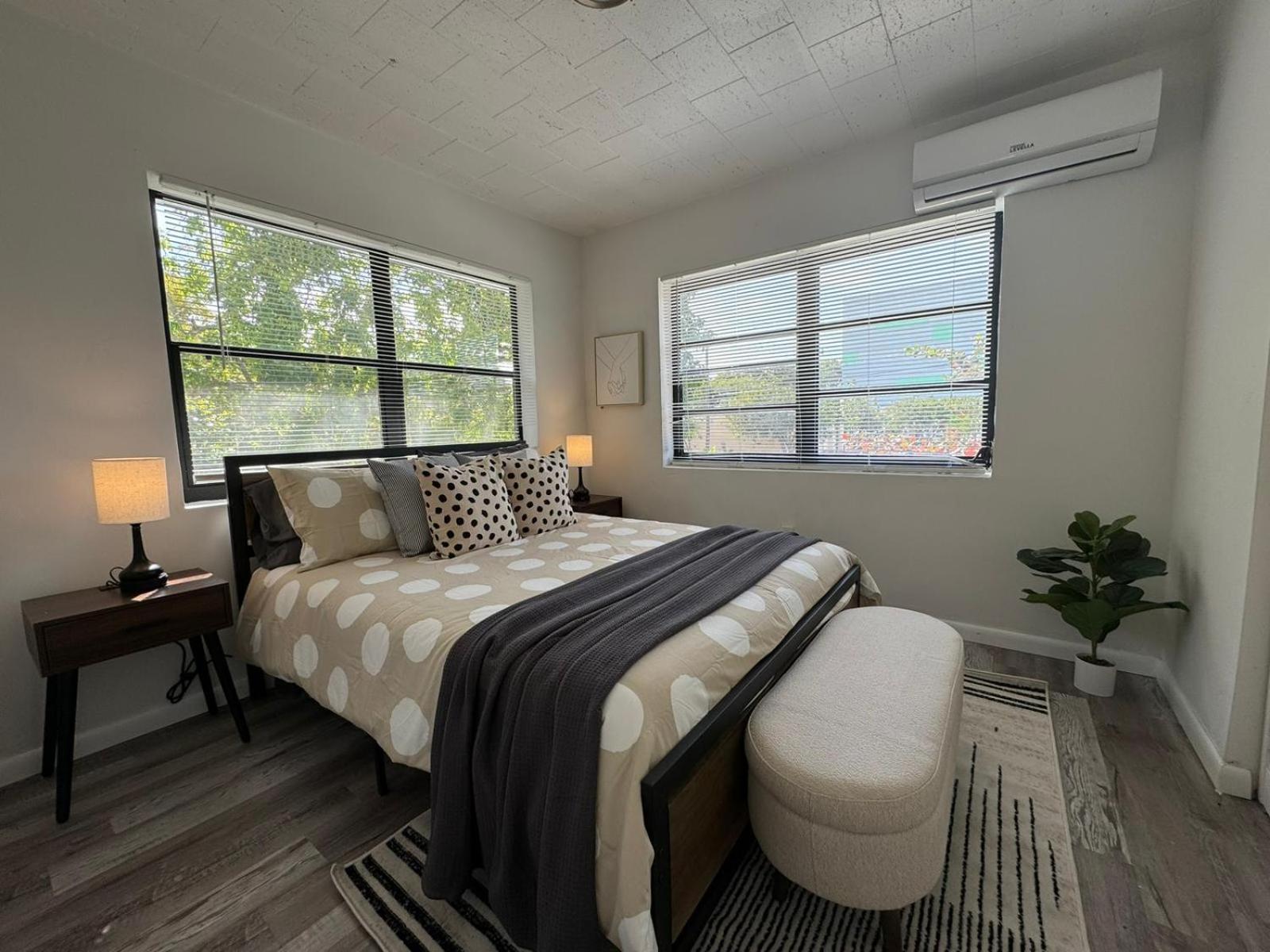 Fully Equipped Apartments With Parking Near Cocowalk Miami Buitenkant foto