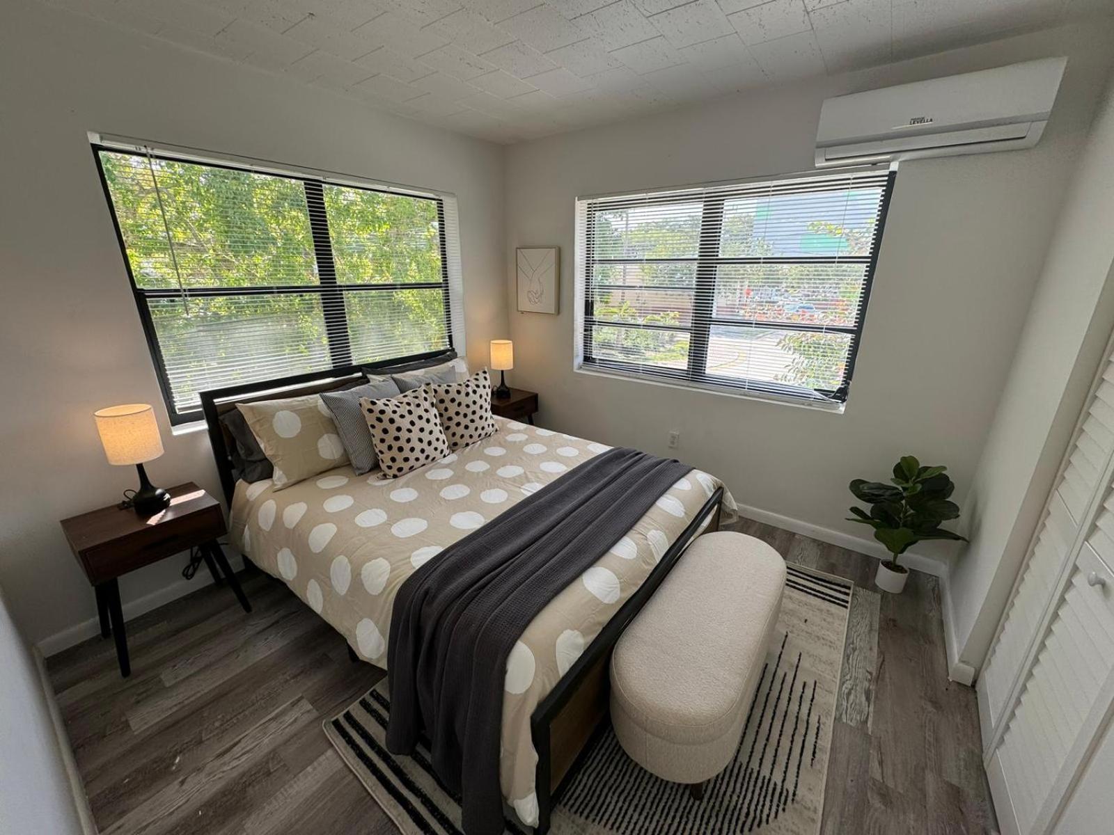 Fully Equipped Apartments With Parking Near Cocowalk Miami Buitenkant foto