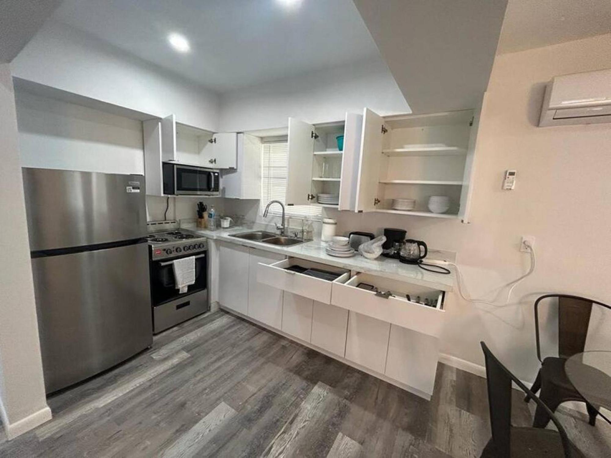 Fully Equipped Apartments With Parking Near Cocowalk Miami Buitenkant foto