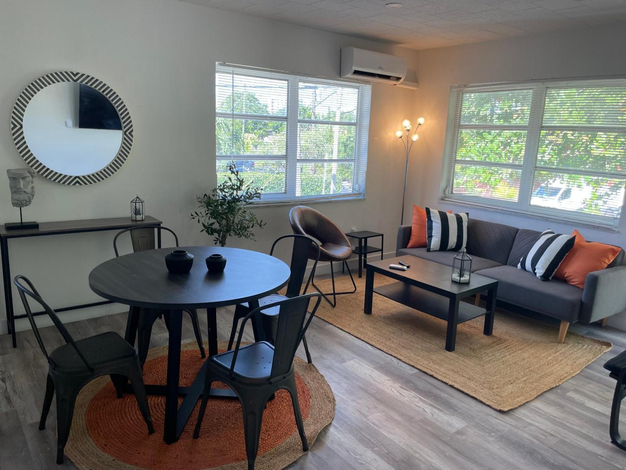 Fully Equipped Apartments With Parking Near Cocowalk Miami Buitenkant foto