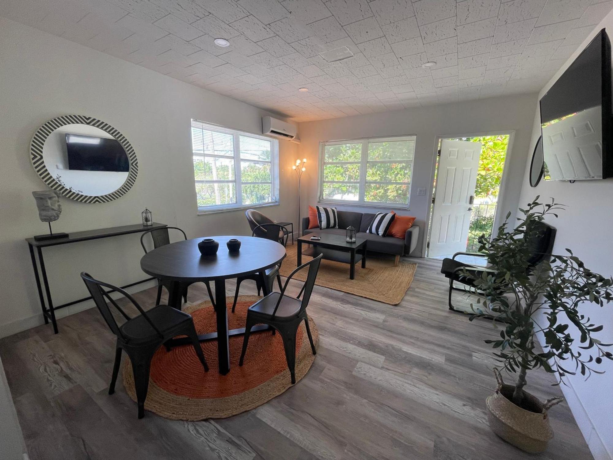 Fully Equipped Apartments With Parking Near Cocowalk Miami Buitenkant foto