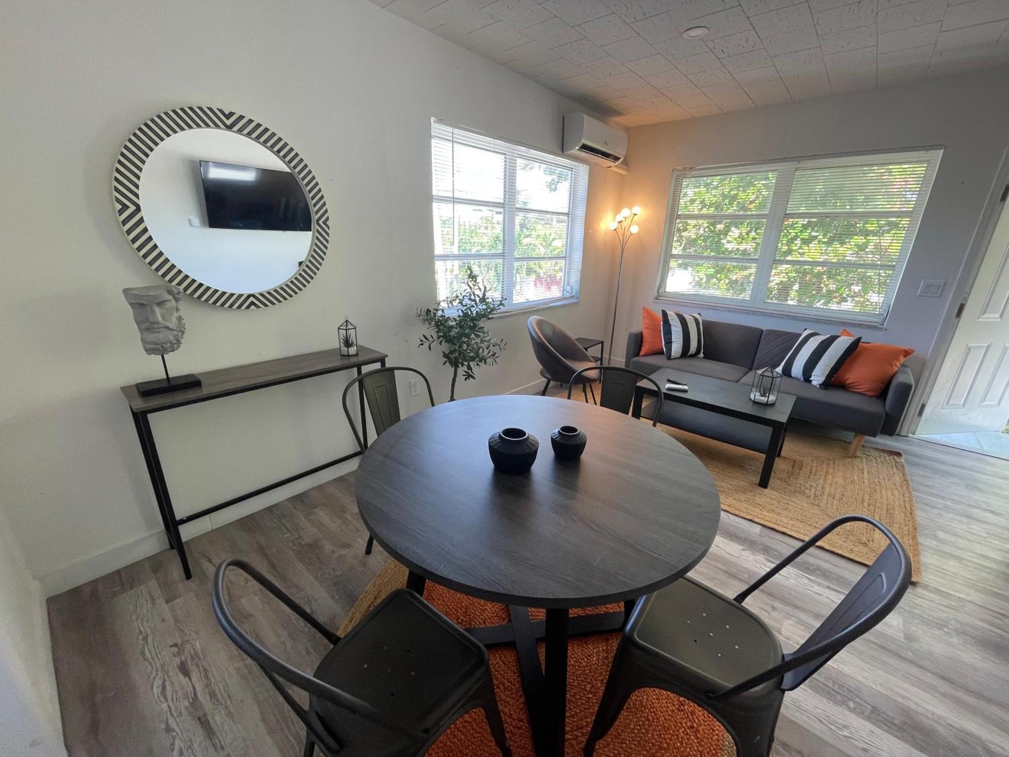 Fully Equipped Apartments With Parking Near Cocowalk Miami Buitenkant foto