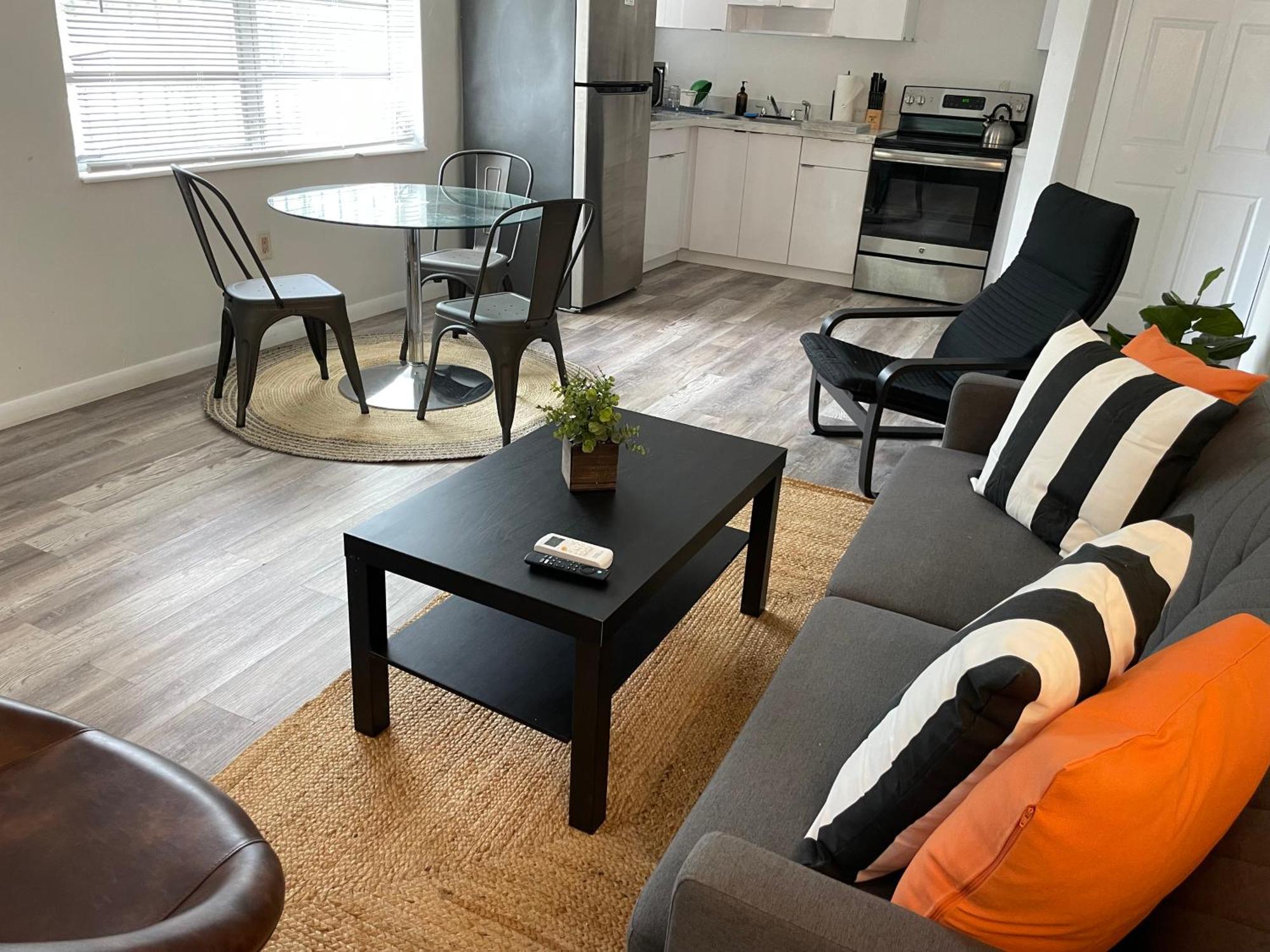 Fully Equipped Apartments With Parking Near Cocowalk Miami Buitenkant foto