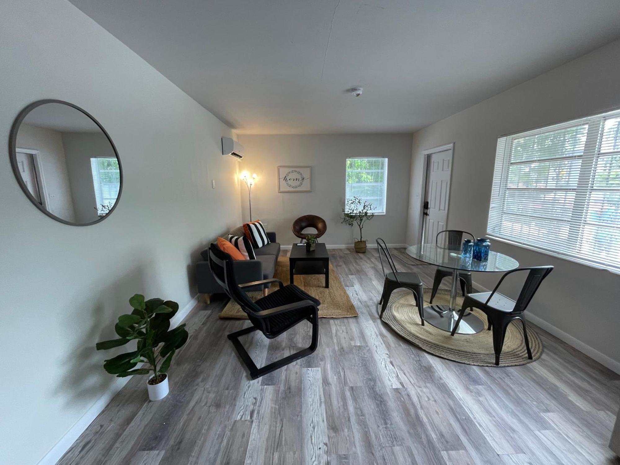 Fully Equipped Apartments With Parking Near Cocowalk Miami Buitenkant foto