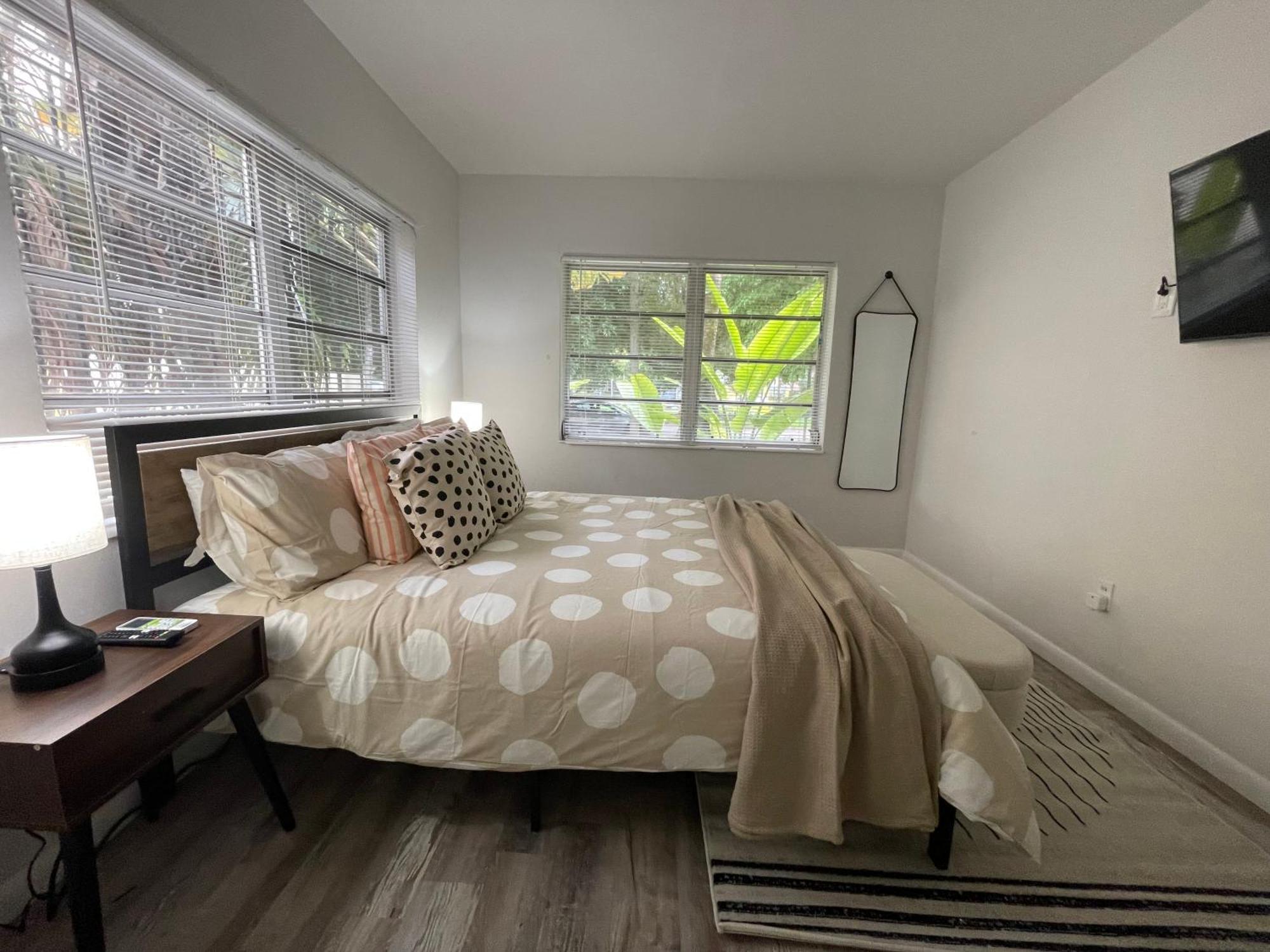 Fully Equipped Apartments With Parking Near Cocowalk Miami Buitenkant foto