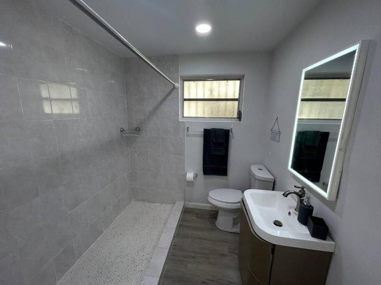 Fully Equipped Apartments With Parking Near Cocowalk Miami Buitenkant foto